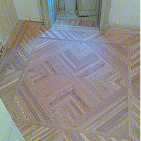 Parquet con dibujo y cenefa en su perimetro